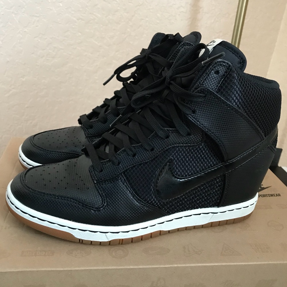Nike Women’s Dunk Sky Hi Mesh